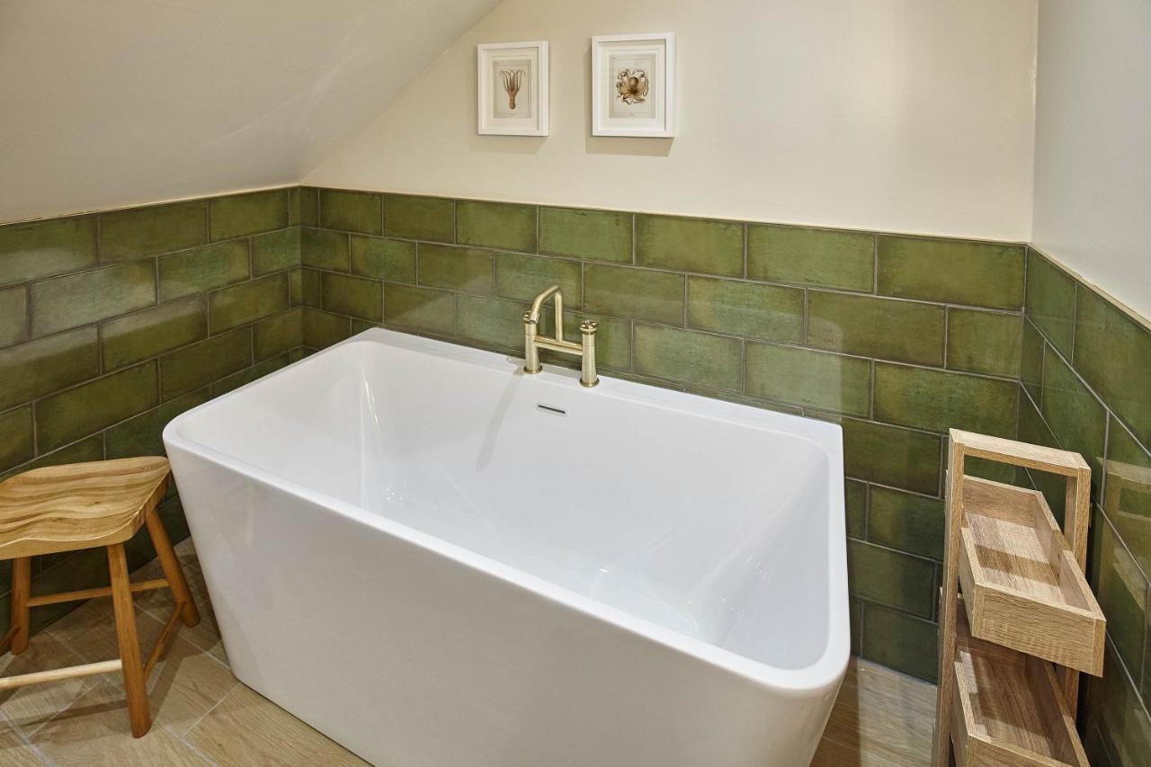 Host & Stay - The Salt Nook 휫비 외부 사진