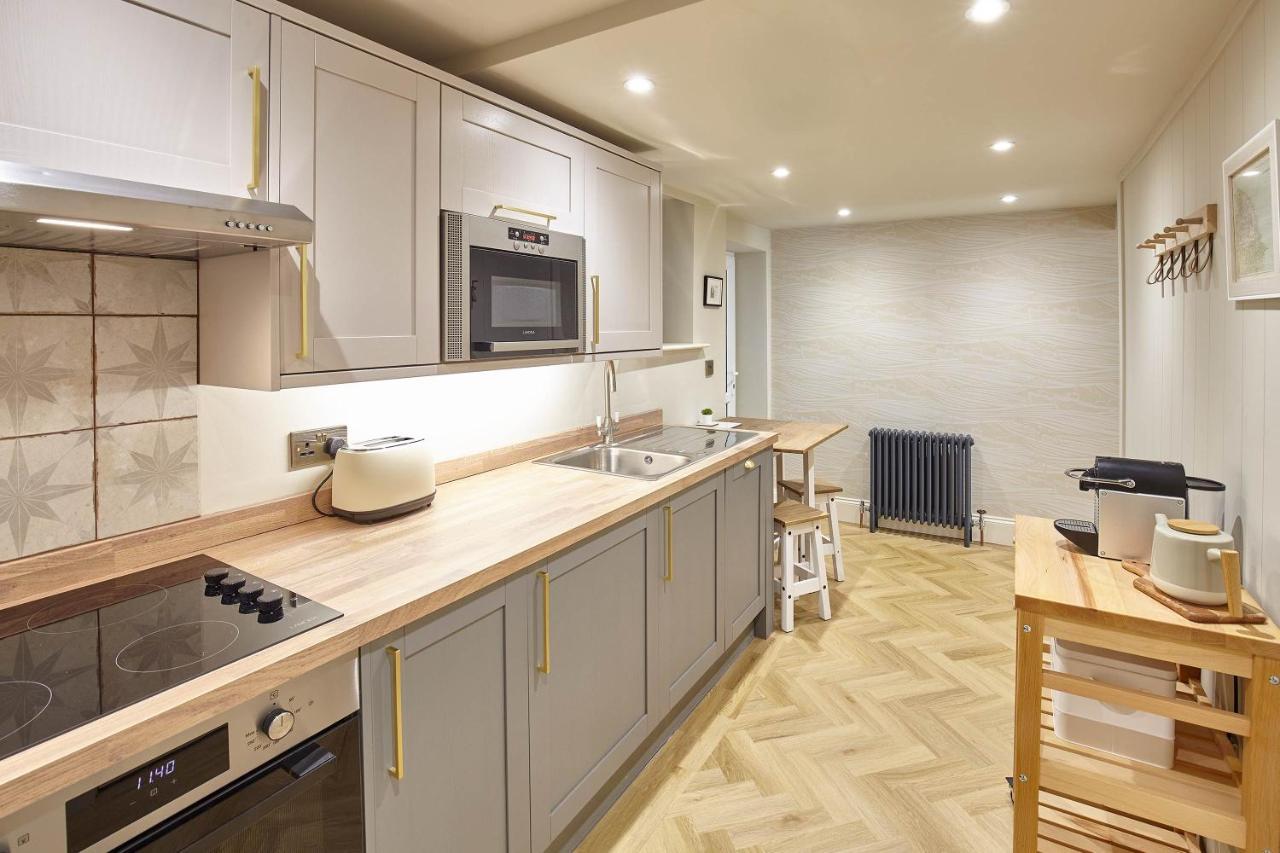Host & Stay - The Salt Nook 휫비 외부 사진