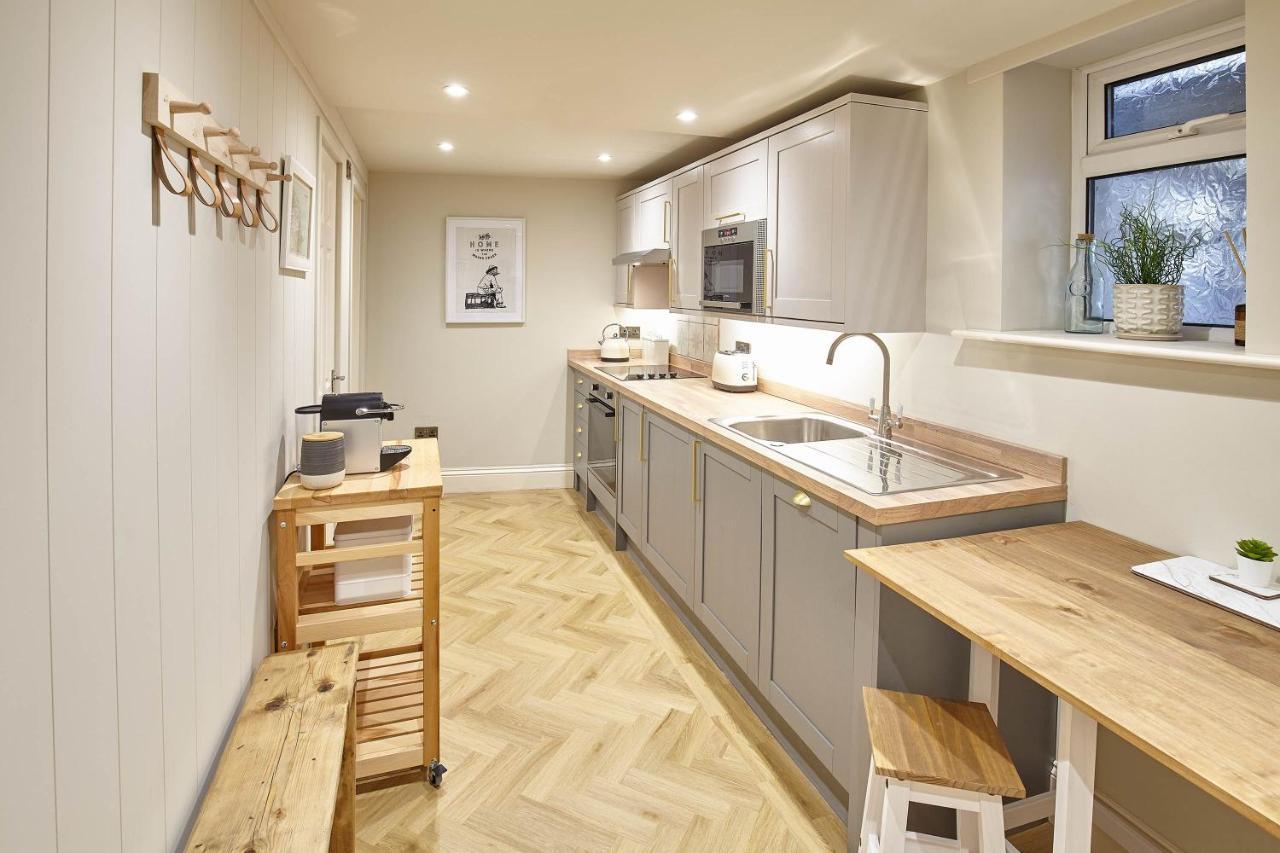 Host & Stay - The Salt Nook 휫비 외부 사진